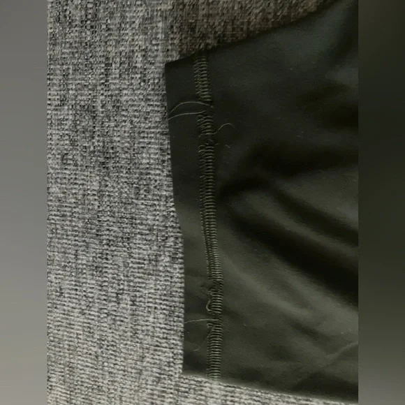 Lululemon Align 8” short - size 6 - Olive green - Picture 5 of 6